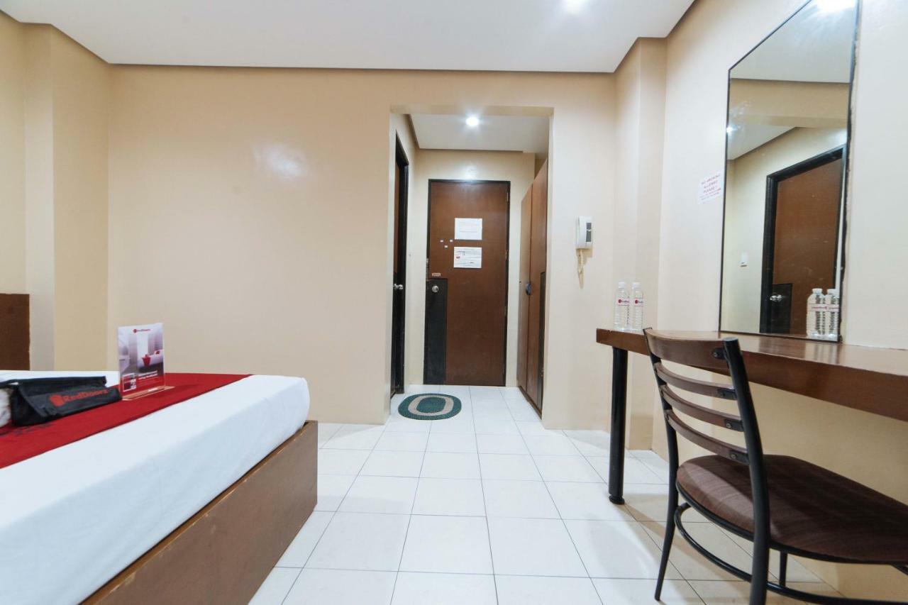 Hotel RedDoorz near Olongapo Bus Terminal Exterior foto