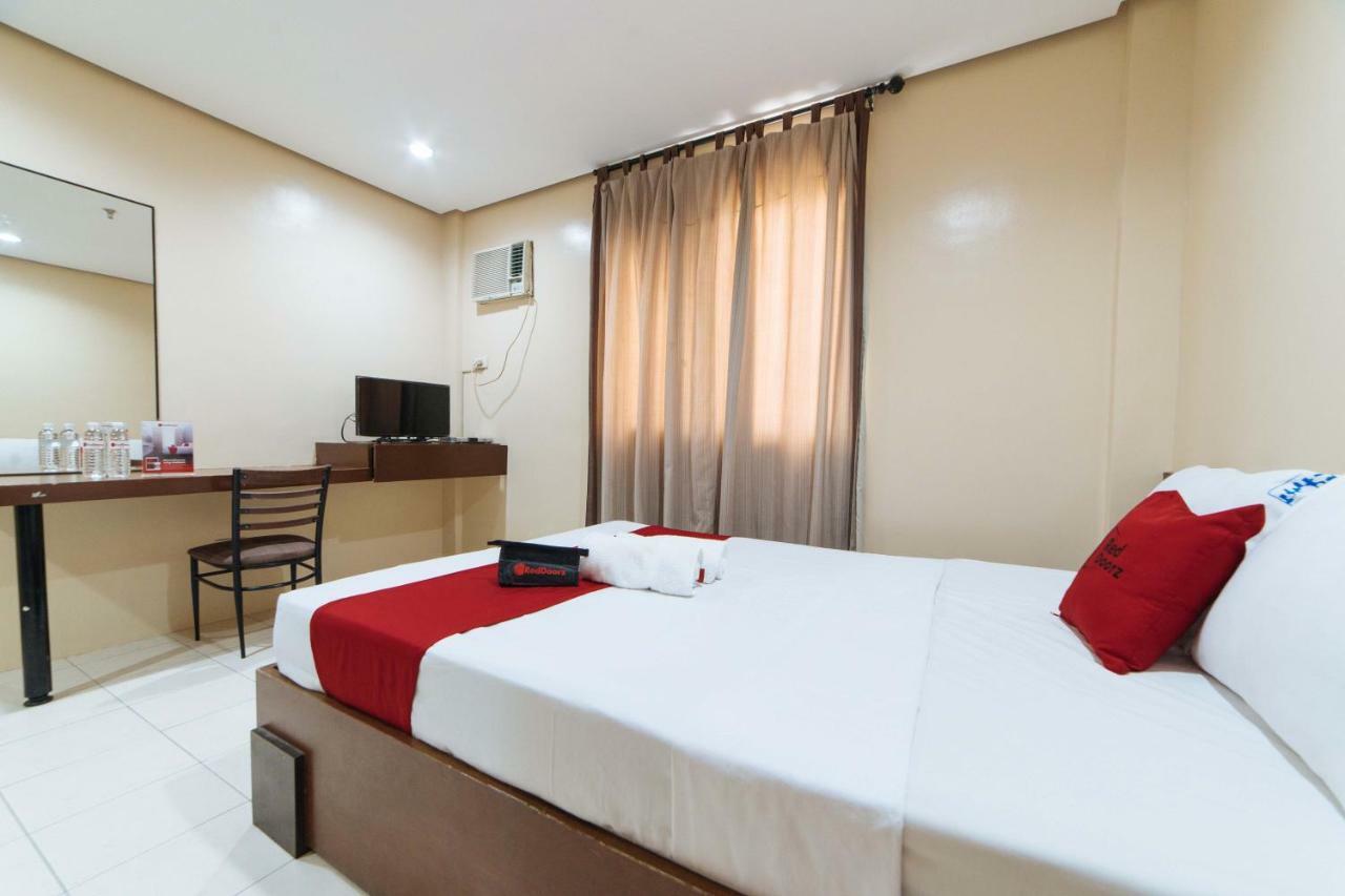 Hotel RedDoorz near Olongapo Bus Terminal Exterior foto