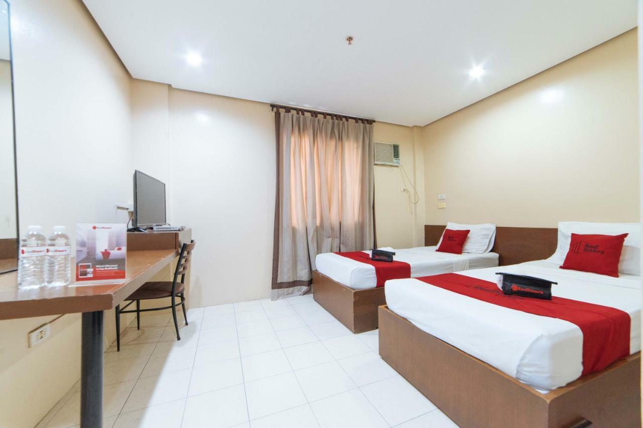 Hotel RedDoorz near Olongapo Bus Terminal Exterior foto