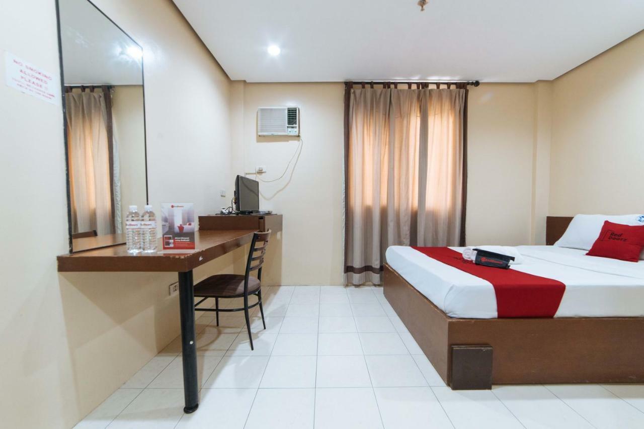 Hotel RedDoorz near Olongapo Bus Terminal Exterior foto