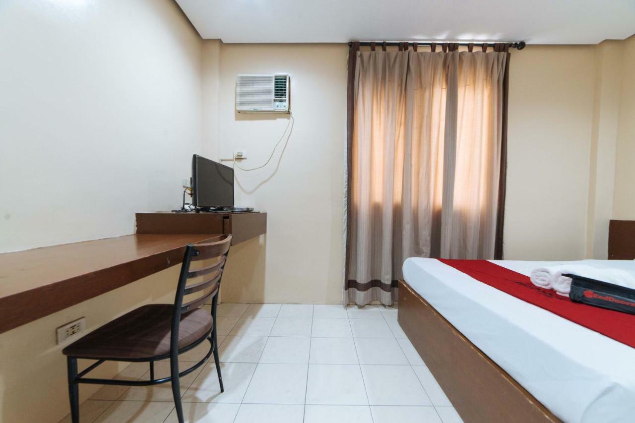 Hotel RedDoorz near Olongapo Bus Terminal Exterior foto